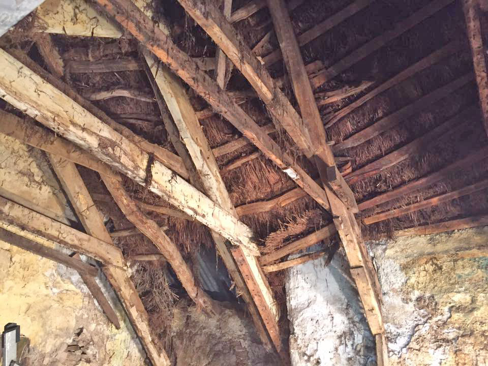 Photo showing thatch from inside the roof