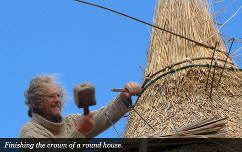 Finishing of a crown on an ironage roundhouse